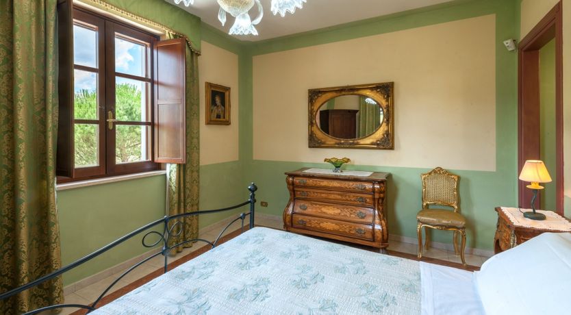 Photo of Heraldic Crest