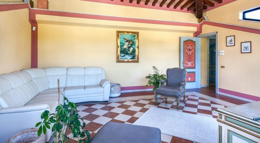 Photo of Heraldic Crest