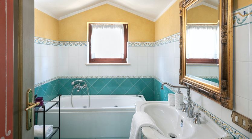 Photo of Heraldic Crest