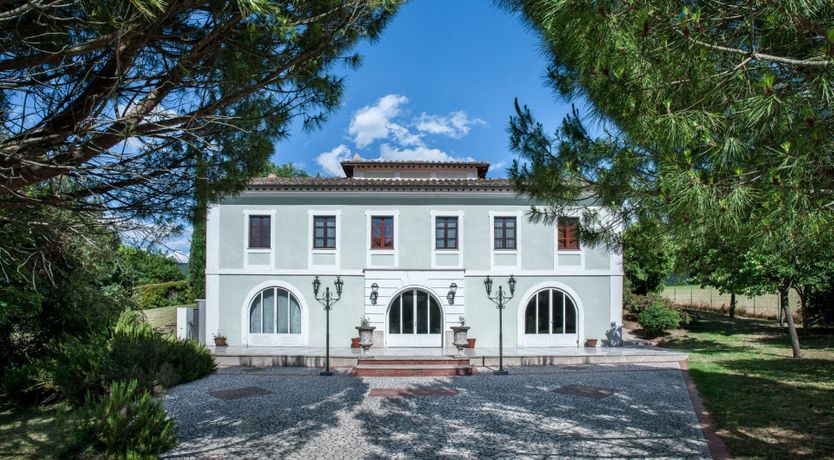 Photo of Heraldic Crest