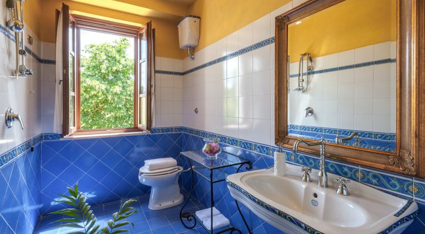 Photo of Heraldic Crest