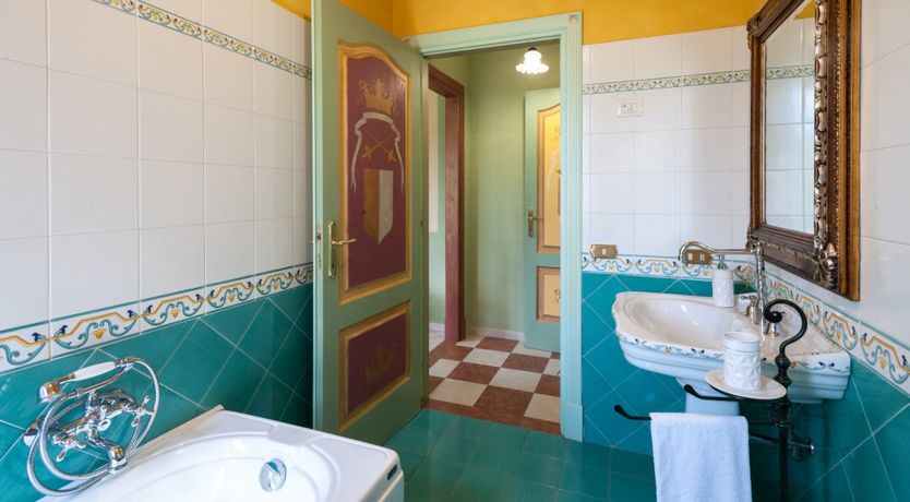 Photo of Heraldic Crest