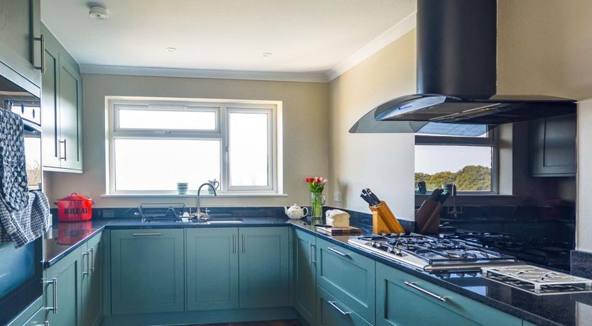 Photo of 4 Bed in Seaview