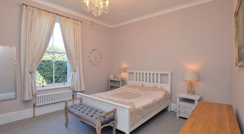 Photo of 5 Bed in Sandown