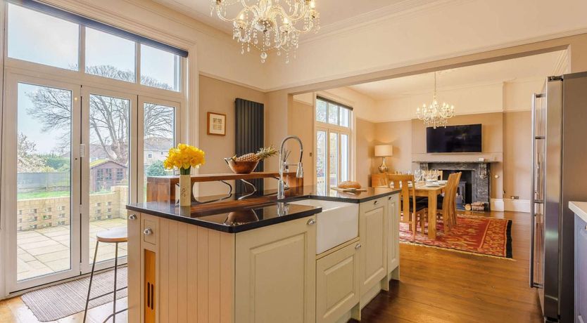 Photo of 5 Bed in Sandown