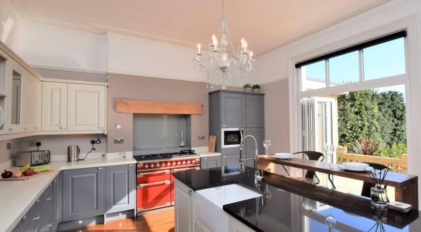 Photo of 5 Bed in Sandown