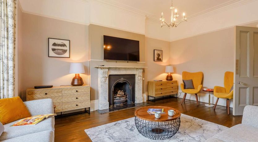 Photo of 5 Bed in Sandown