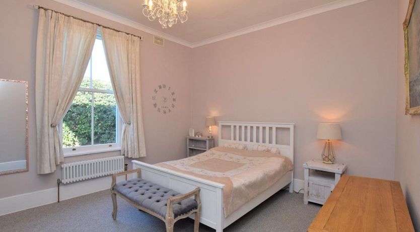 Photo of 5 Bed in Sandown