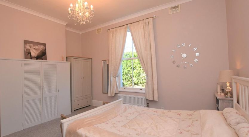 Photo of 5 Bed in Sandown