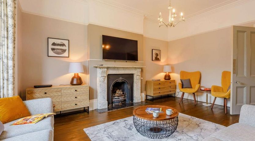 Photo of 5 Bed in Sandown