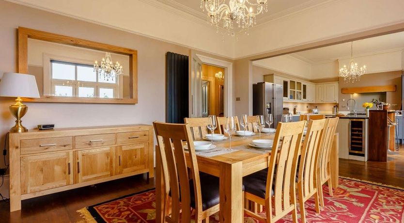 Photo of 5 Bed in Sandown