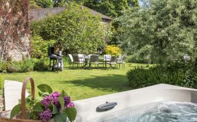 Photo of 5 Bed in Dorchester