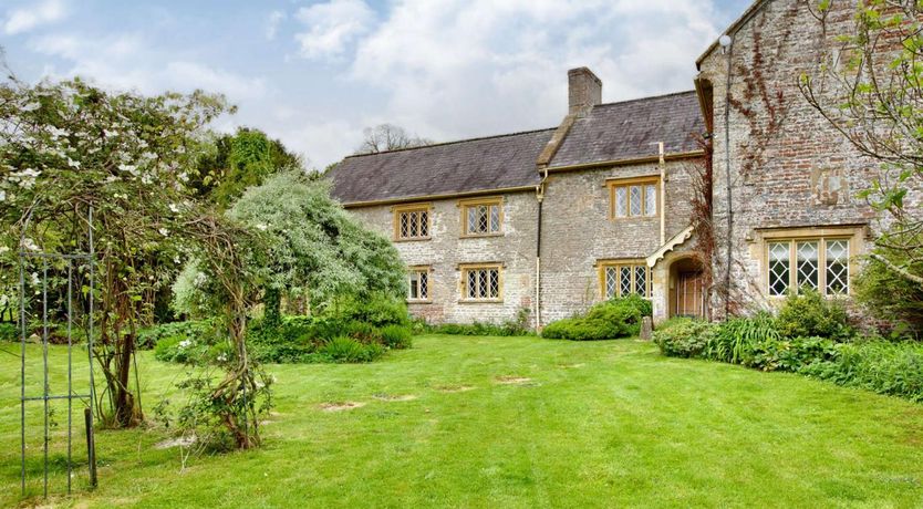 Photo of 5 Bed in Dorchester