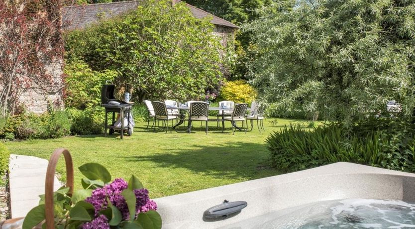 Photo of in Minterne Magna (87050)