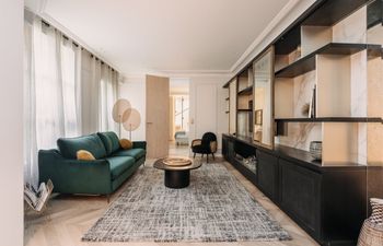 Tuileries Tango Apartment