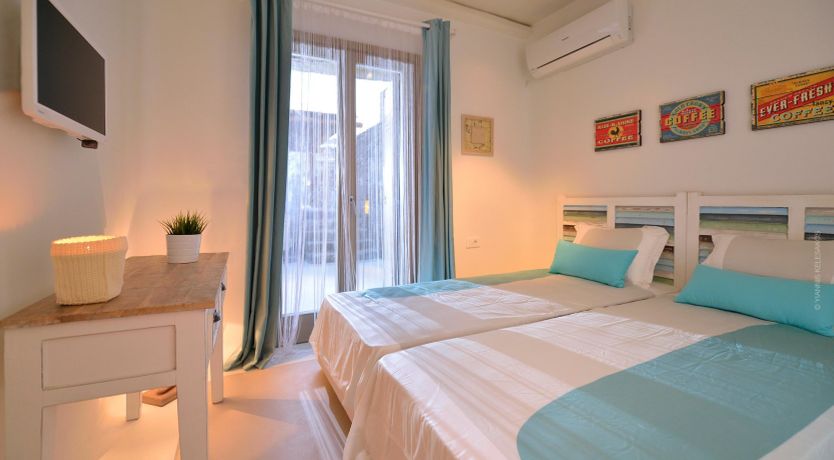 Photo of Elia's Curve