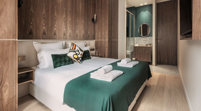 Photo of Mirror to Mirror