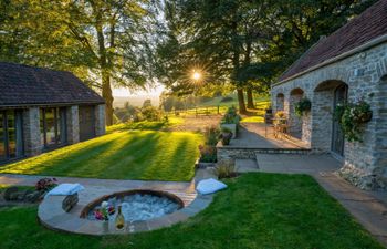 Pair of Tens Holiday Cottage