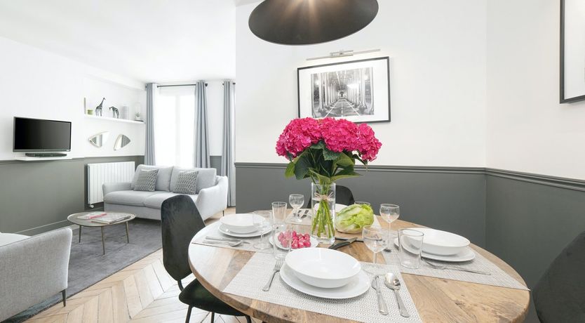 Photo of Le Gris Charmant