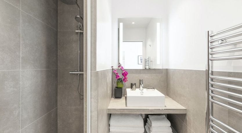 Photo of Le Gris Charmant