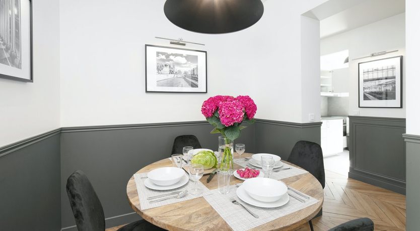 Photo of Le Gris Charmant