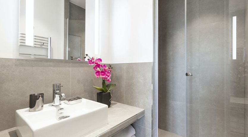 Photo of Le Gris Charmant