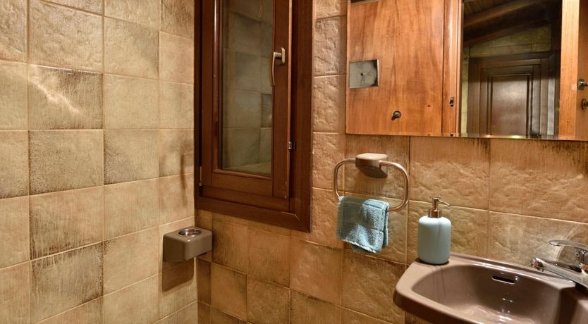 Photo of Under The Eye of The Parthenon