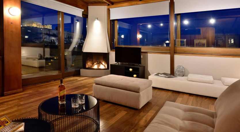 Photo of Under The Eye of The Parthenon