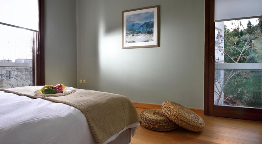 Photo of Under The Eye of The Parthenon