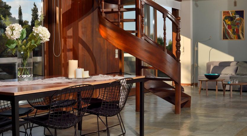 Photo of Under The Eye of The Parthenon