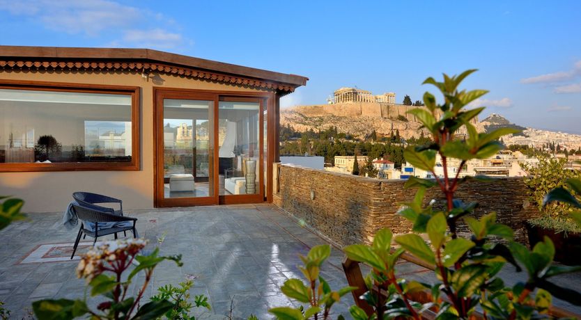 Photo of Under The Eye of The Parthenon