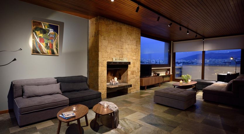 Photo of Under The Eye of The Parthenon