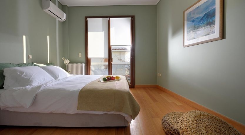 Photo of Under The Eye of The Parthenon