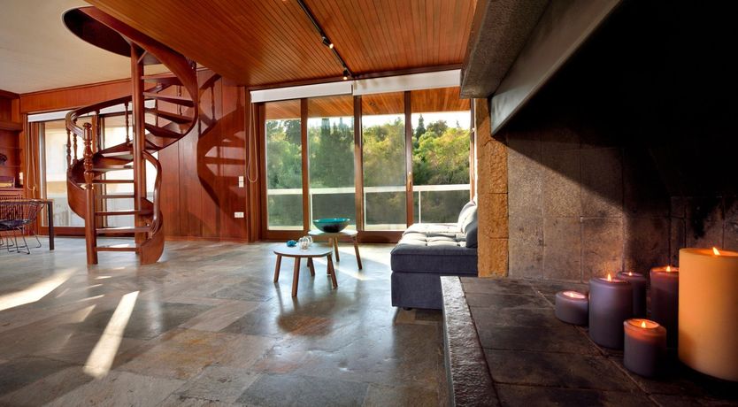 Photo of Under The Eye of The Parthenon