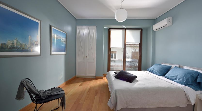 Photo of Under The Eye of The Parthenon