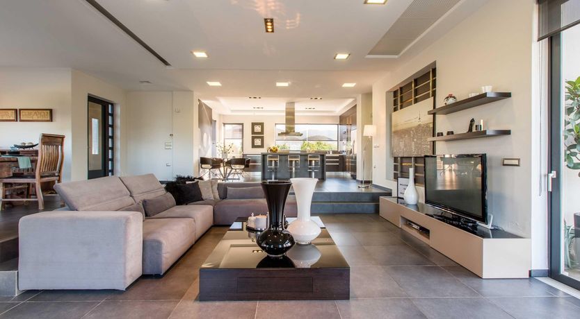 Photo of Eloquent Orator