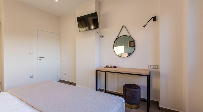 Photo of Eloquent Orator