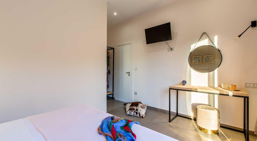 Photo of Eloquent Orator