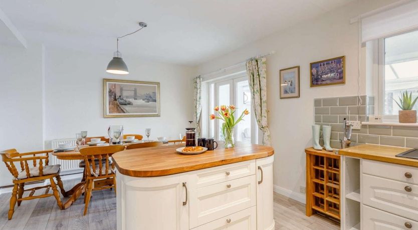 Photo of 3 Bed in North Sunderland