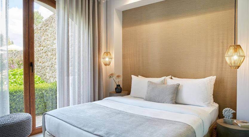 Photo of Jasmine & Glory