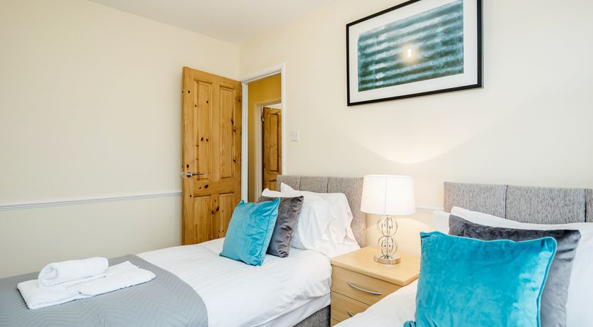 Photo of Ebony & Ivory