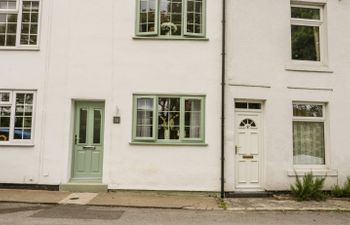 10 High Street Holiday Cottage