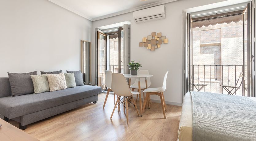 The Lady of Letters | Holiday Rentals in Madrid, Madrid, Spain