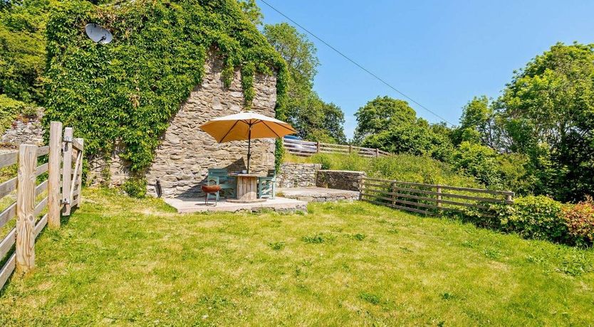 Photo of 1 Bed in Llanfairtalhaiarn