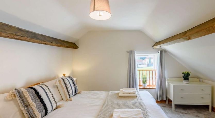 Photo of 3 Bed in Newton-on-Rawcliffe