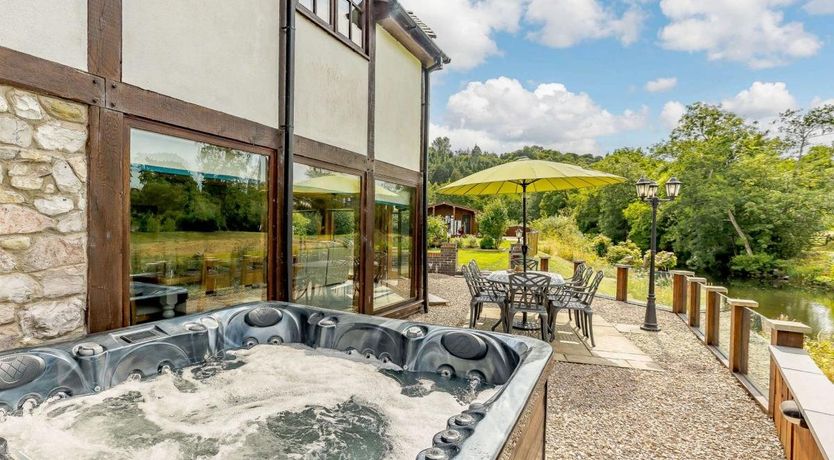 Photo of 4 Bed in Llanyblodwel