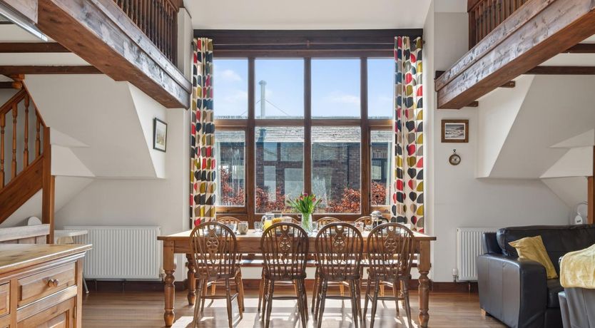 Photo of 4 Bed in Newport