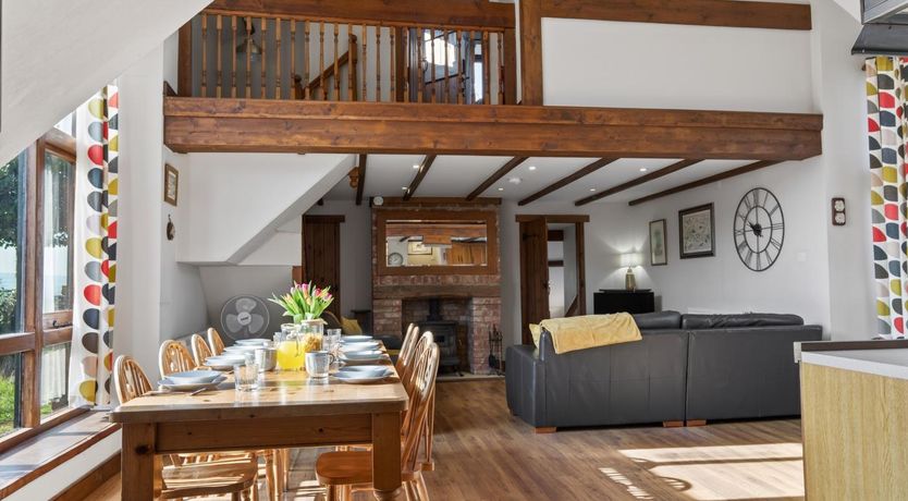 Photo of 4 Bed in Newport