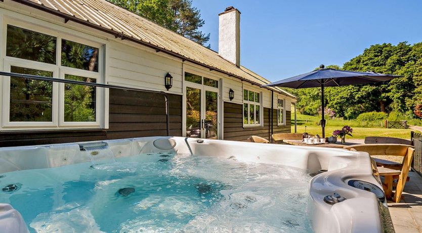 Photo of 4 Bed in Llanfairtalhaiarn