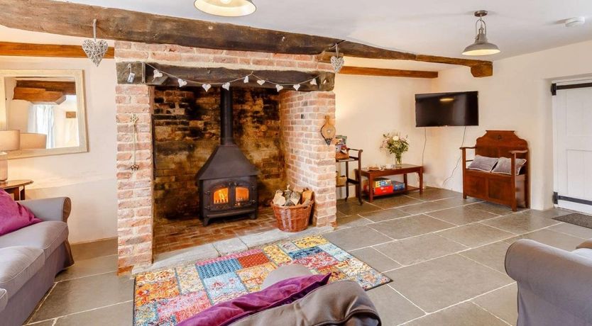 Photo of 4 Bed in Wootton Fitzpaine